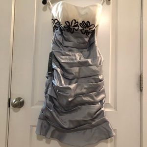 New never worn strapless party dress